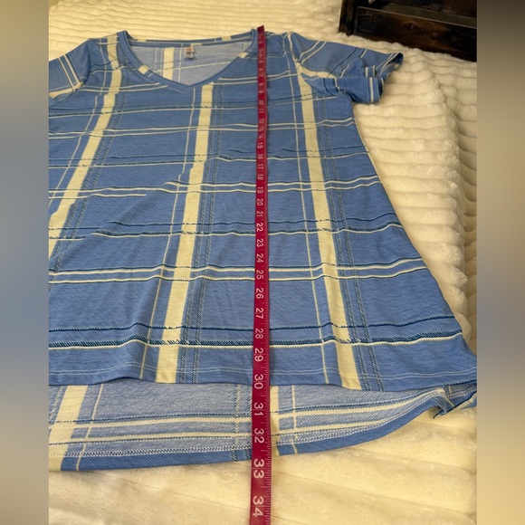 Lularoe Christy T v-neck tee size 2X - Picture 5 of 9